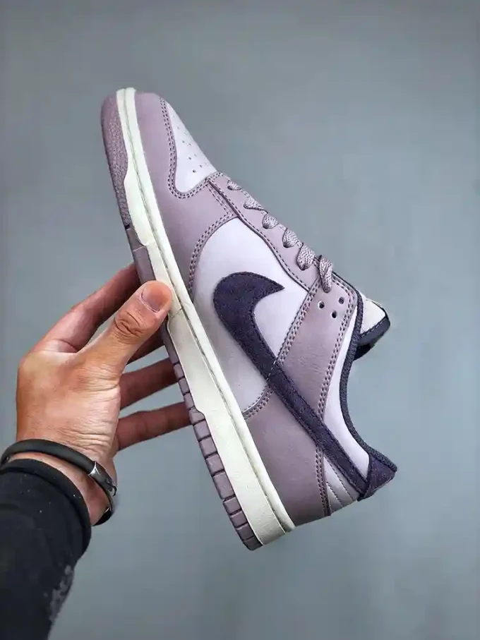 Nike SB Dunk Low “Lavender” HQ3642-202