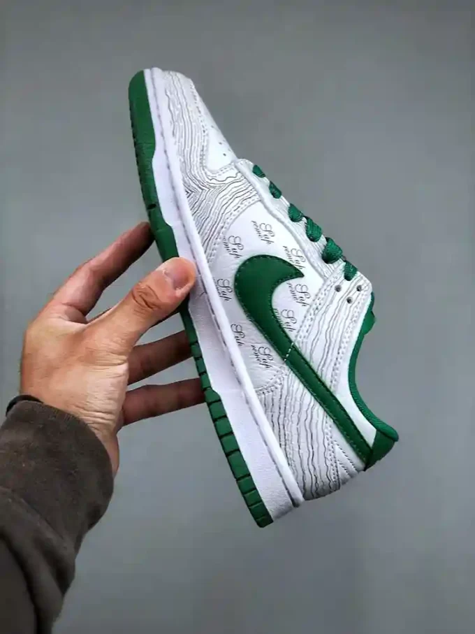 Supreme x Nike SB Dunk Low "Green Ghost Face" XD6188-033