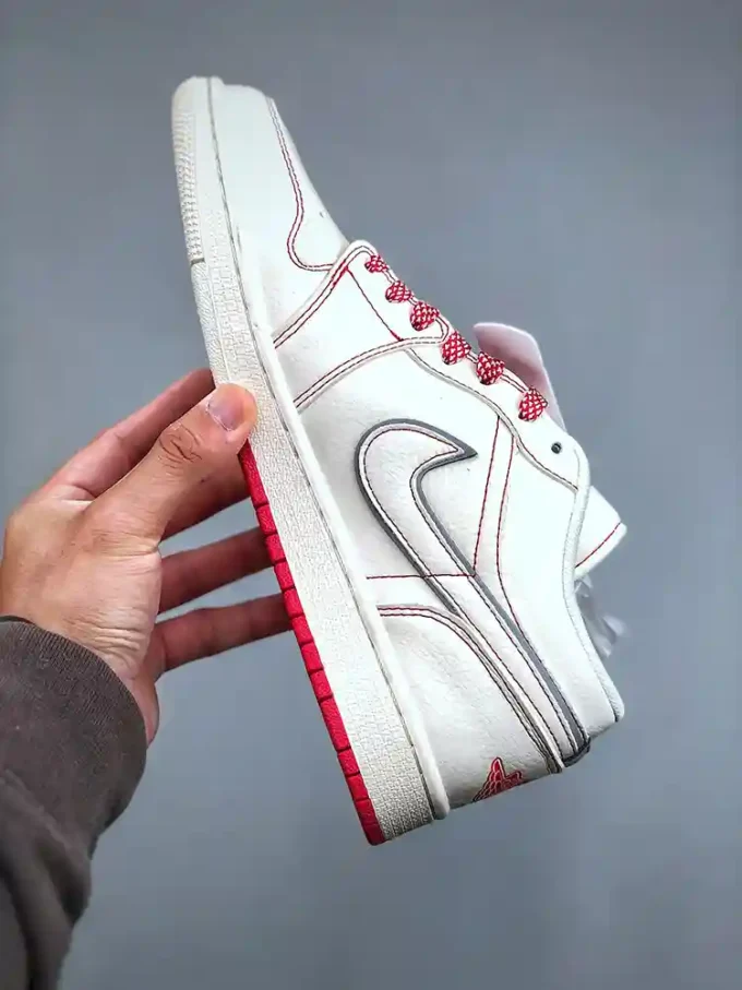 Air Jordan 1 Low x Supreme "Red Bugs Bunny"SJ9950-025