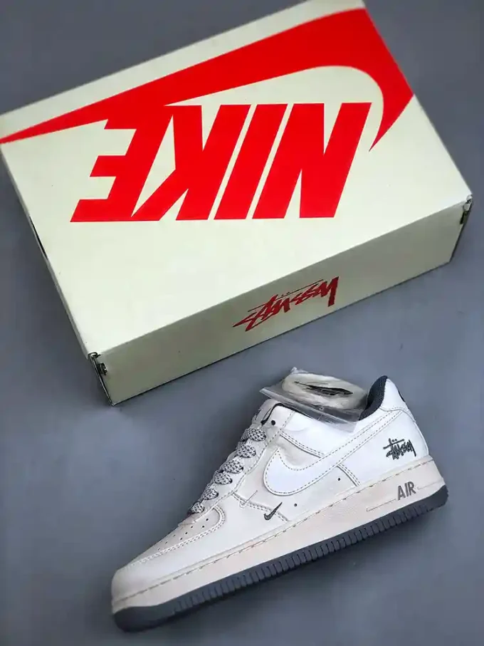 NK Air Force 1 '07 Low x Stussy Collaboration - Light Grey Double Swoosh XZ6188-012