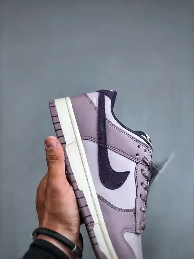 Nike SB Dunk Low “Lavender” HQ3642-202