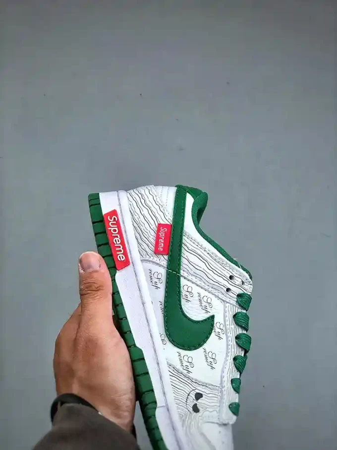 Supreme x Nike SB Dunk Low "Green Ghost Face" XD6188-033