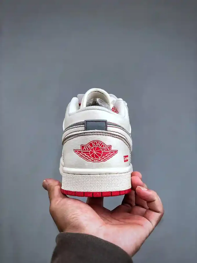 Air Jordan 1 Low x Supreme "Red Bugs Bunny"SJ9950-025