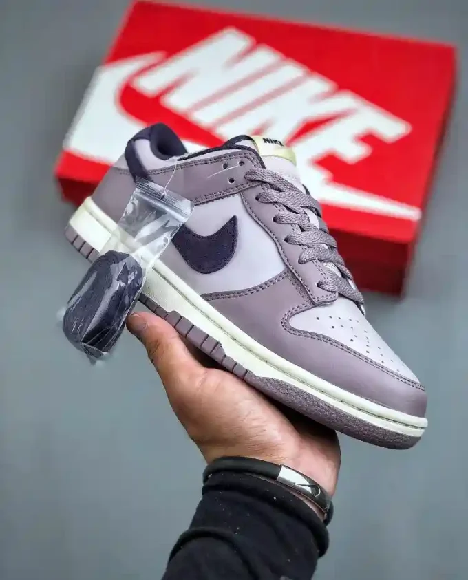 Nike SB Dunk Low “Lavender” HQ3642-202