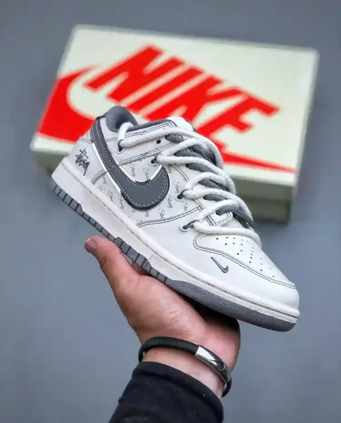 Nike SB Dunk Low x Stussy "White/Grey Swoosh" SJ2068-310