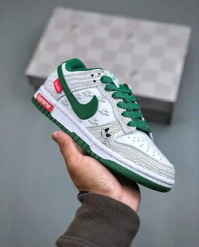 Supreme x Nike SB Dunk Low "Green Ghost Face" XD6188-033