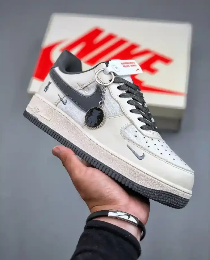 Nike Air Force 1 '07 Low x Bearbrick Collaboration KK1988-005