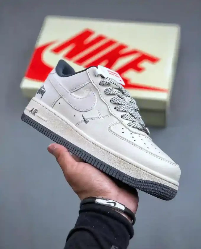 NK Air Force 1 '07 Low x Stussy Collaboration - Light Grey Double Swoosh XZ6188-012